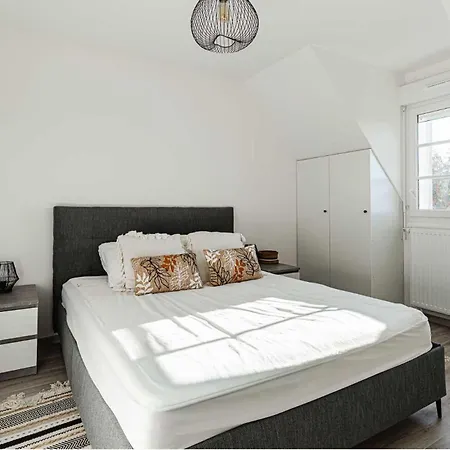 Pretty House With Garden 4br 8p - Saint-arnoult Apartment *
